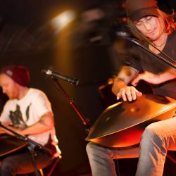 Danny Cudd e Markus Offbeat_Paris_La Bellvilloise_ photo by Photos Psychédéliques_courtesy of Massive Hang